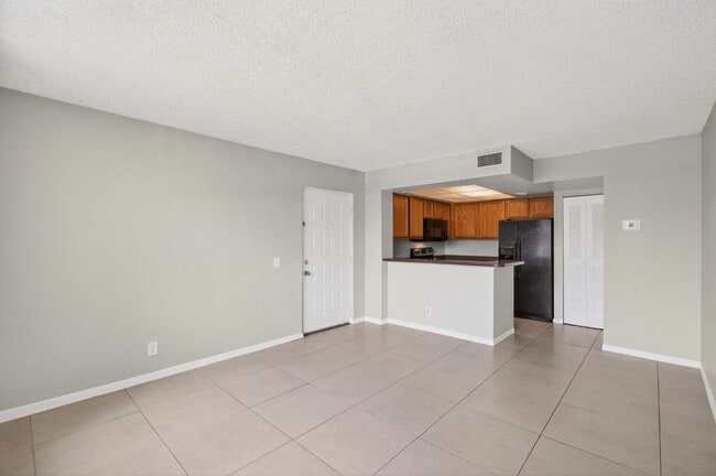 Photo - 752 Executive Center Dr Unit 11