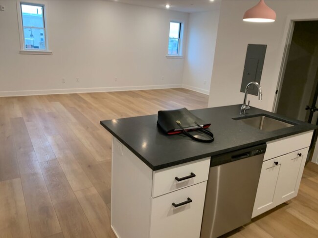 Modern Large 1 BED 1.5 BATH in Port Richmo... - Modern Large 1 BED 1.5 BATH in Port Richmo... Apartamento Unidad 8