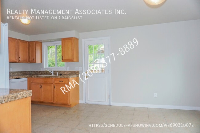 Photo - 1045 E Victory Rd