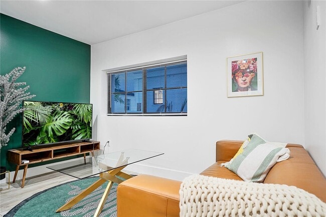 Photo - 1720 SW 11th St Unit 2