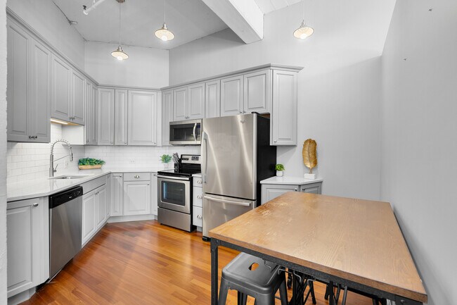 Photo - 124 W Polk St