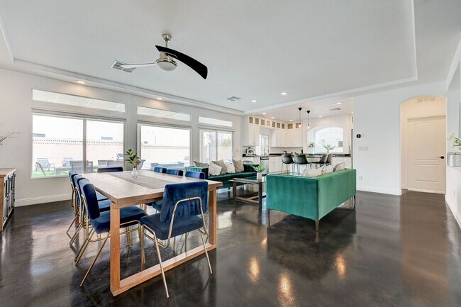 Photo - FANTASTIC FULLY UPGRADED FURNISHED RENTAL LOCATED IN THE SOUTHWEST!!!