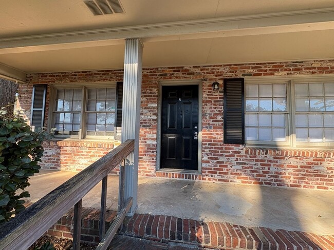 Building Photo - 406 Russell Pkwy Unit 5