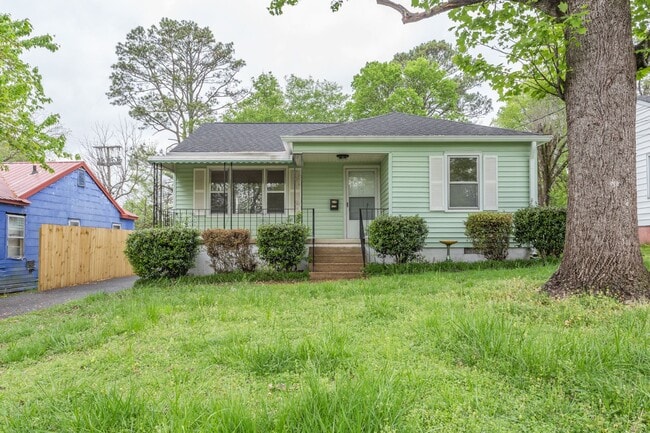 Building Photo - Single Level 3 Bedroom Home in East Ridge!