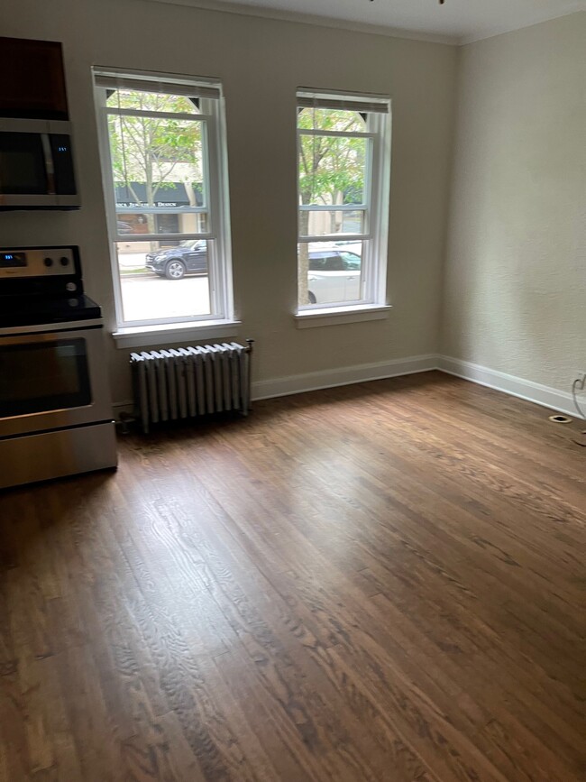 living room - Diversey Manor Apartments