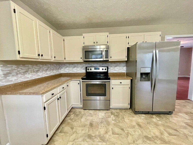 Photo - Charming 3-Bed Haven With 2.5 Baths In Fay...