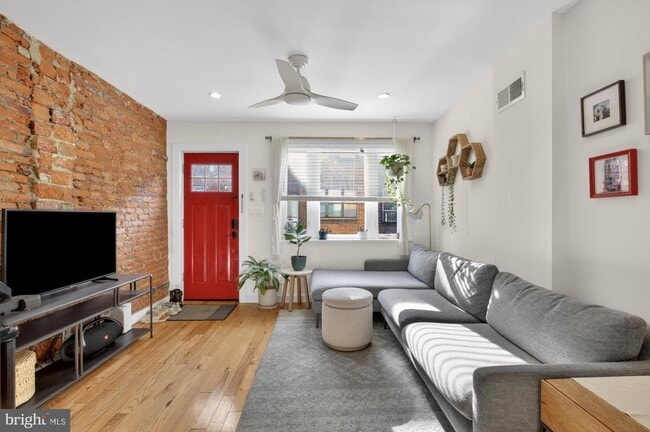 Building Photo - 741 Watkins St