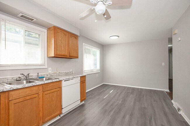 Photo - 3 BED 1 BATH BEAUTIFUL SINGLE FAMILY HOME ...