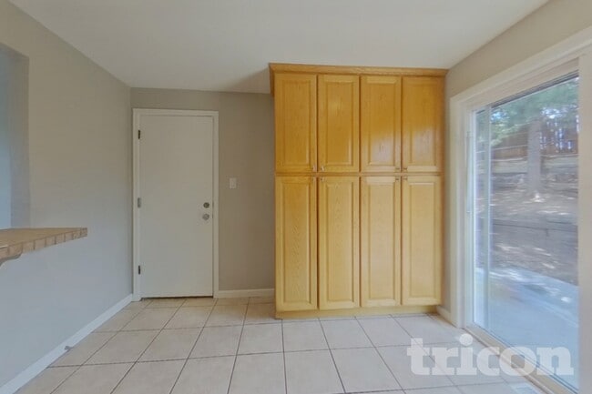 564 Mars Ct