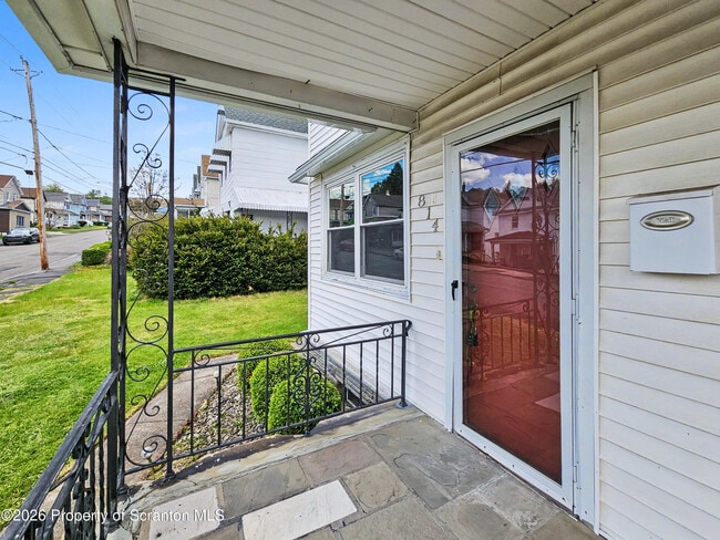Photo - 814 Price St