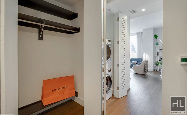 Photo - East 44th Street Unidad 22C