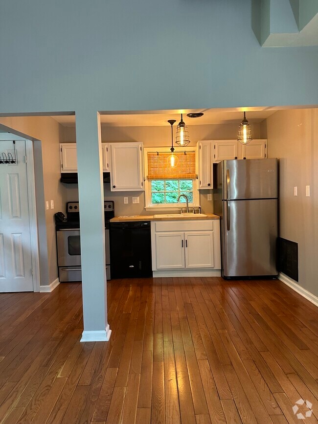 Building Photo - 7039 Clough Pike Unit #2 Rental