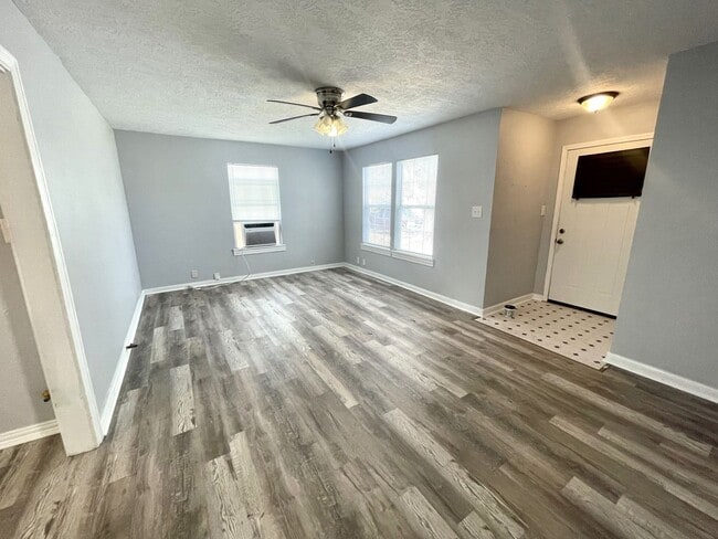 Photo - 4565 Detroit Ave