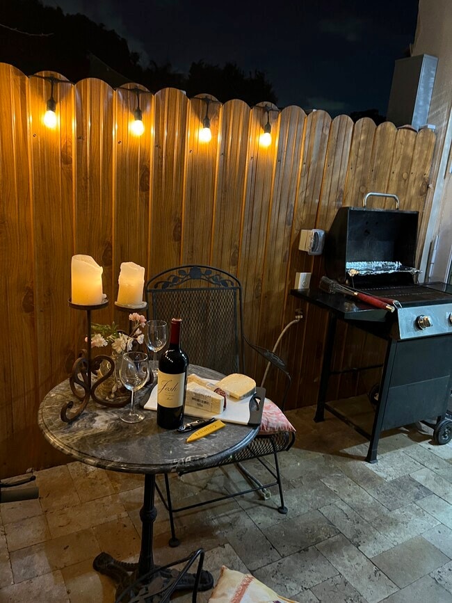 Patio privado con barbacoa - 2542 Monroe St