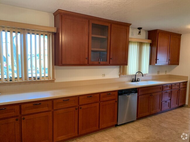 Building Photo - Three Weeks Free Rent - Beautiful Single S... Rental