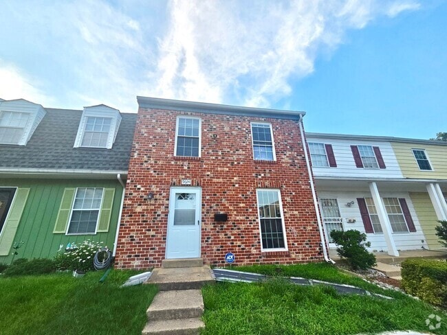 Building Photo - Charming 3 BR/2.5 BA Townhome in Hyattsville!