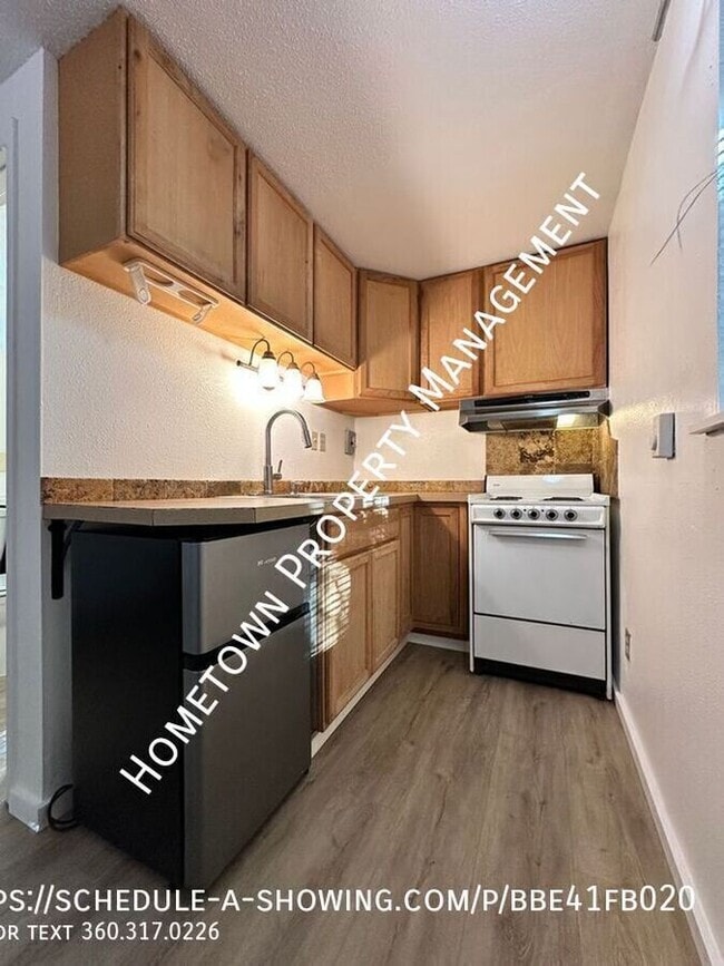 Photo - 612 S Bay Rd NE Unit #B