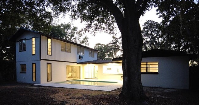 Photo - 405 Shore Dr E