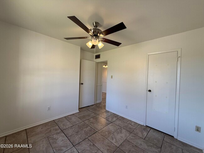 107 Black Cir