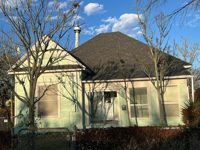 Photo - 719 N 11th St