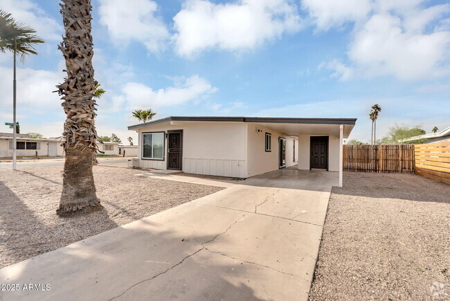 Building Photo - 800 E Melrose Dr Rental