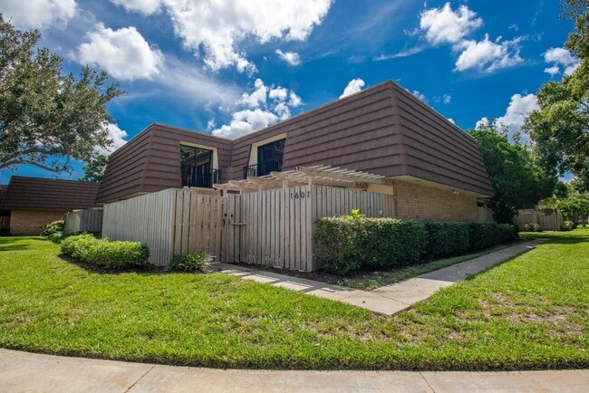 Building Photo - 1607 16th Ln Rental