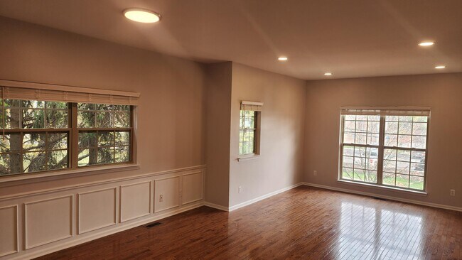 Photo - 1574 Kessler Ave