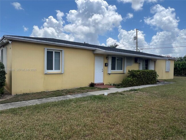 Building Photo - 17962 SW 296th St Unit A
