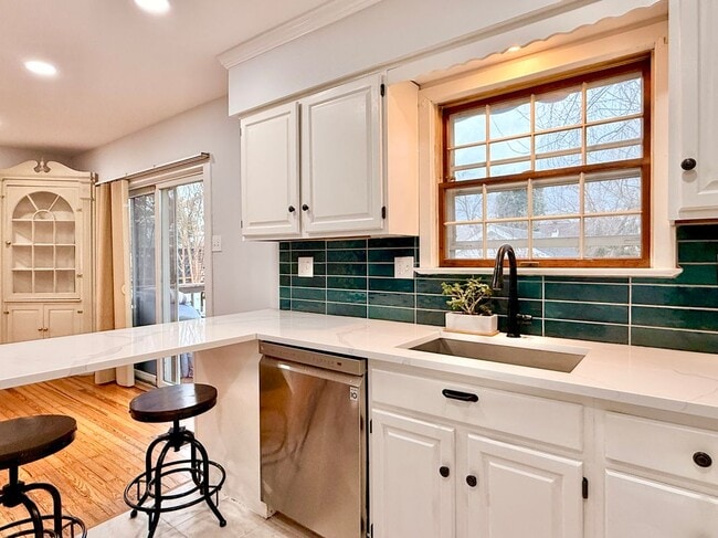 Photo - 7041 Harvey Ave