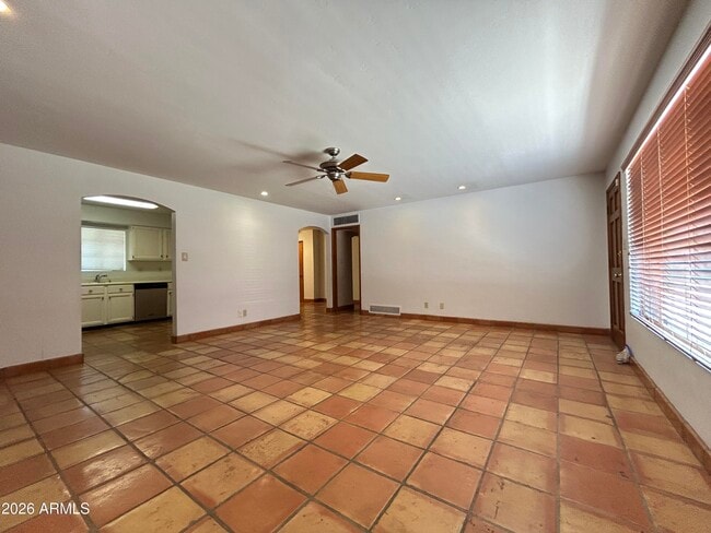 3122 E Montecito Ave