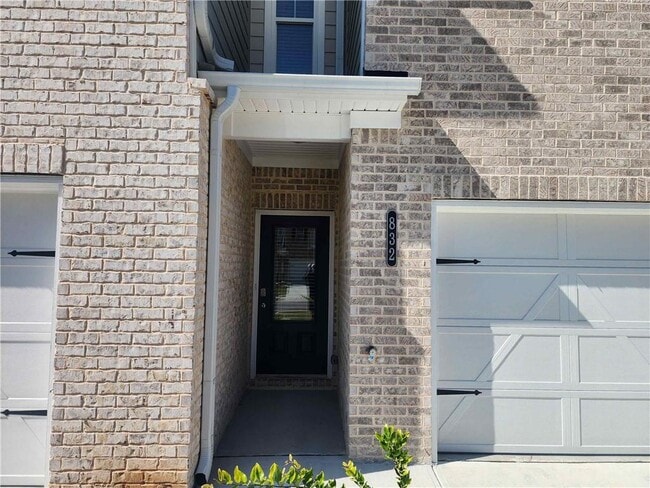 Photo - 832 Cygnet Ln