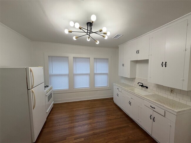 Photo - 1637 Bonnie Brae St