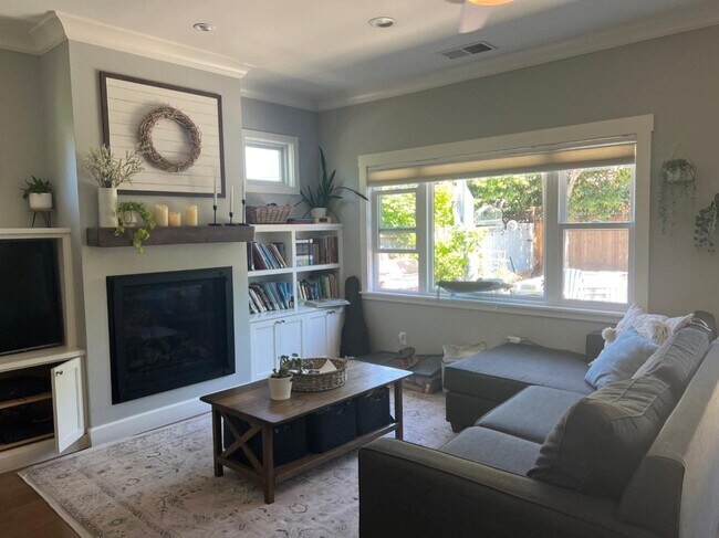 Photo - 263 Oakhurst Pl