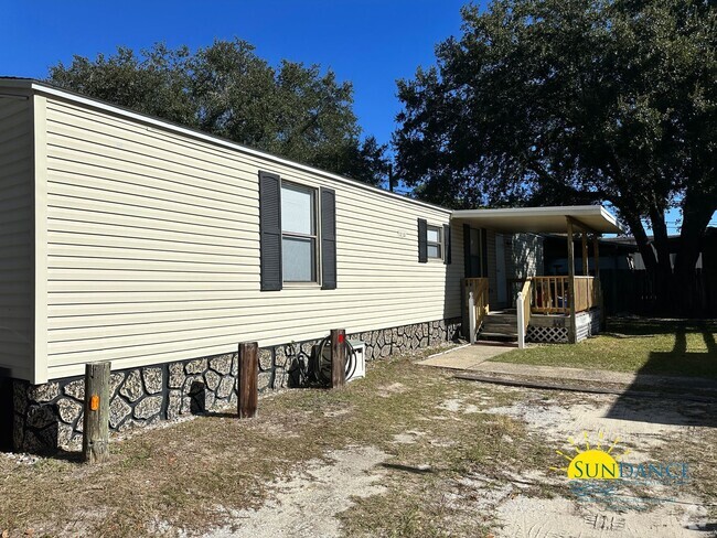 Building Photo - Centrally located 2 Bedroom Cottage in For... Rental