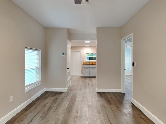 Photo - 1304 Williams Ave