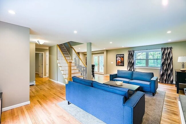 Photo - 806 Storrs Rd