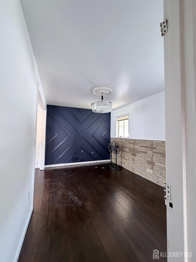 216 N Hill Rd