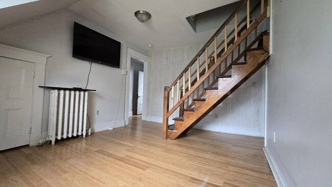 Photo - 1 Bedroom Burlington Available NOW! Unit Upstairs Bedroom