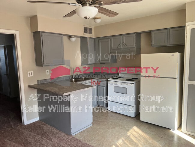 Building Photo - 6738 N 55th Ave Unit Apt 4