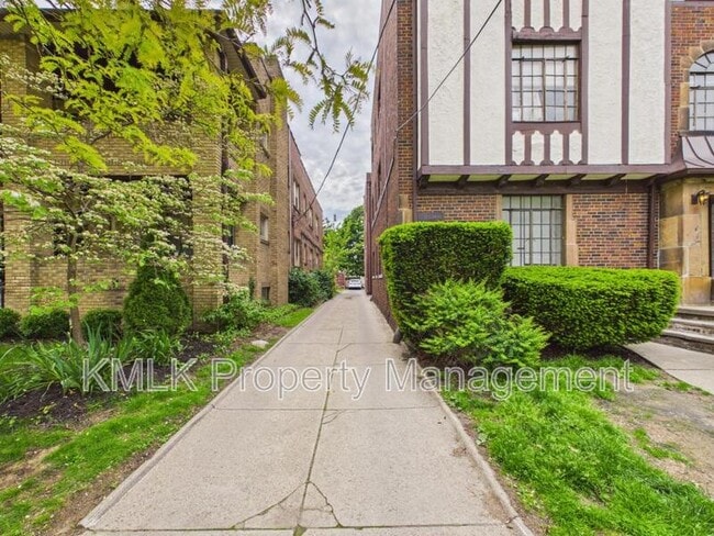 1352 Kenilworth Ave