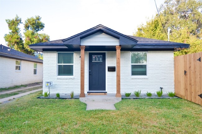 Building Photo - 3011 Columbia St