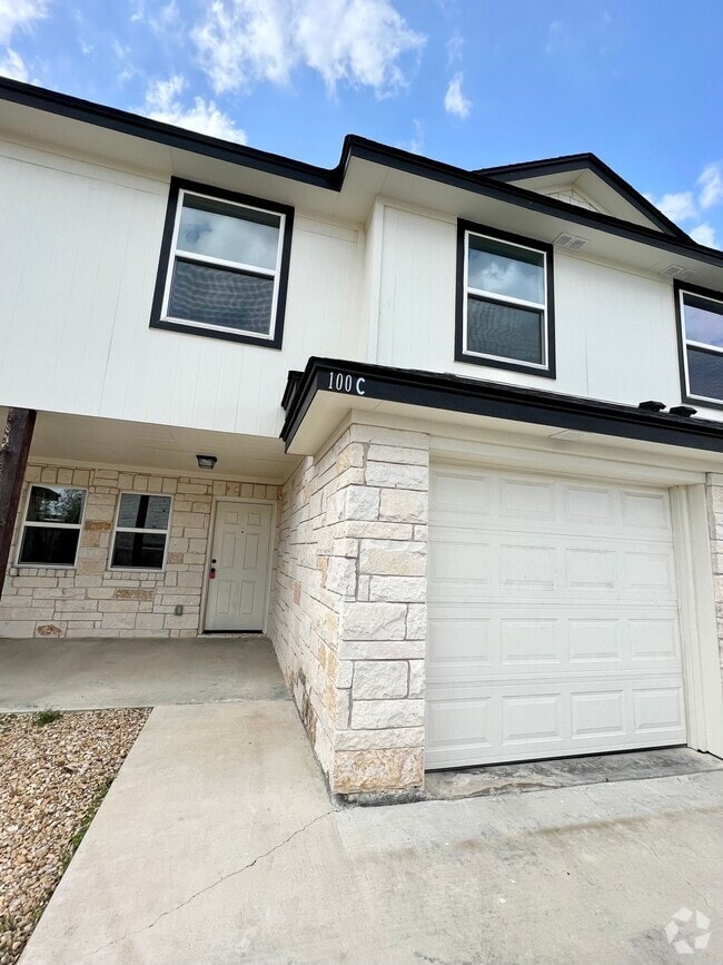 Building Photo - ~3 bedroom, 2.5 bath with balcony and priv... Rental