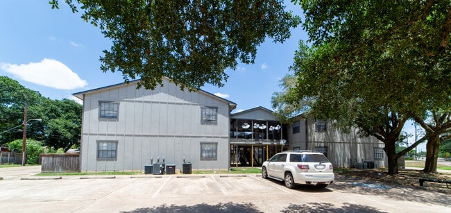 Photo - Whispering Oaks Apartment Homes Sealy