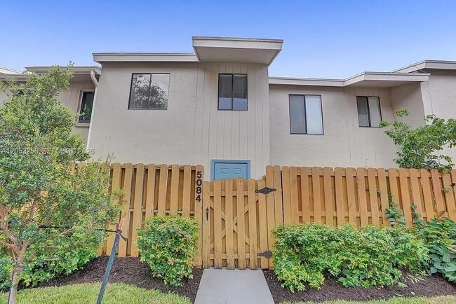 Photo - 5084 S University Dr