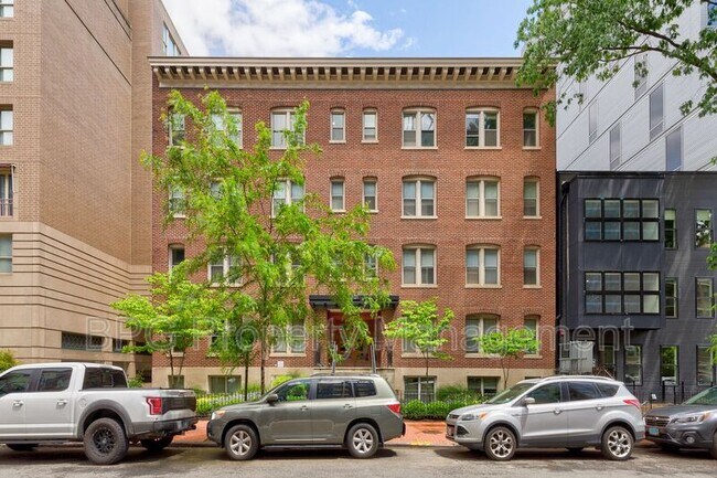 Building Photo - 1121 24th St NW Unit 104