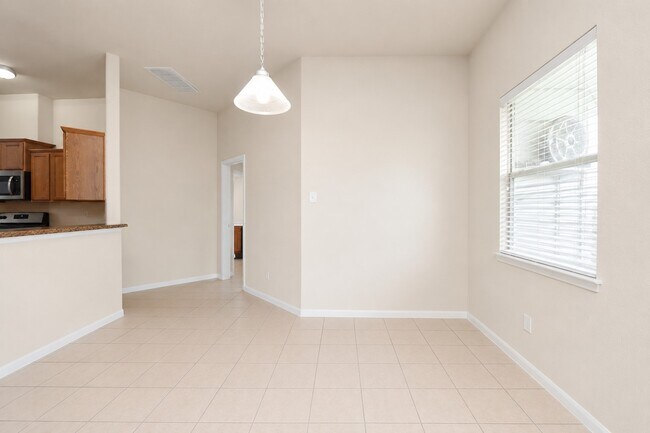 Photo - 1922 Makenna Ln