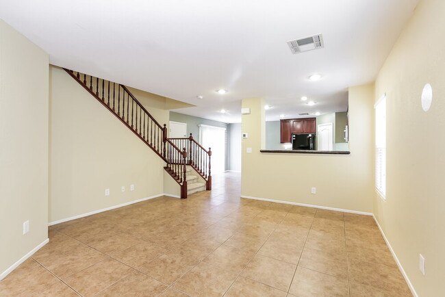 Photo - 710 Loughton St