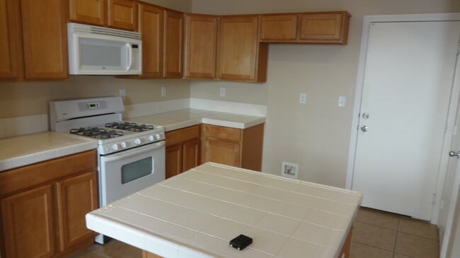 Photo - 3 BEDROOM, 2.5 BATH HOME WITH OPEN FLOORPLAN, ISLAND KITCHEN