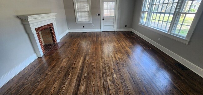 Photo - 402 W Academy St