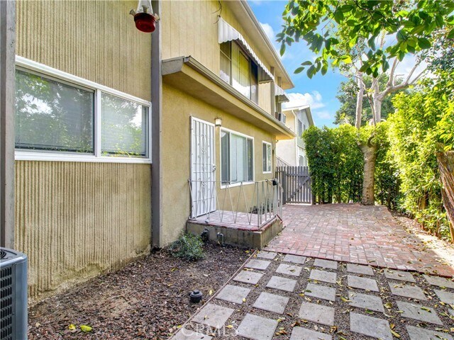 Photo - 1040 N Sierra Bonita Ave Unit 1